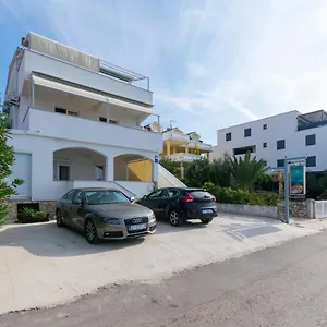 https://apartment-mandre-4093b.hotelinzadar.com