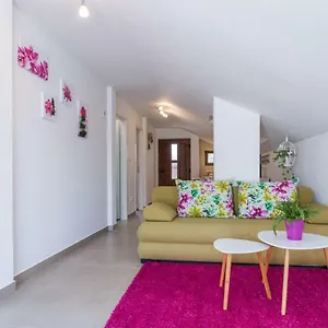 https://apartment-deni-krk-island.primorje-gorskikotar.com